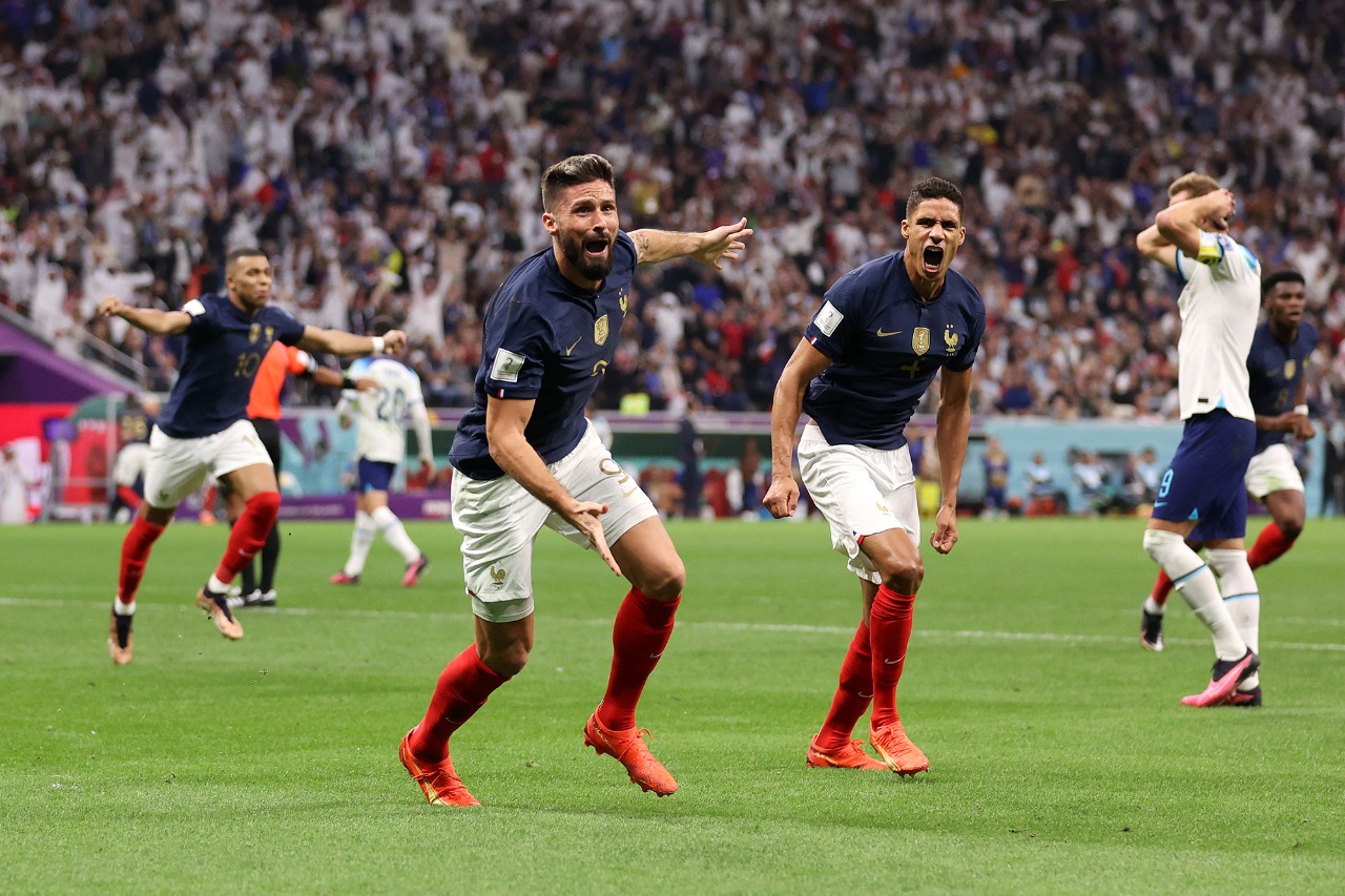 El campeón del mundo está en semifinales al derrotar 2-1 a Inglaterra
