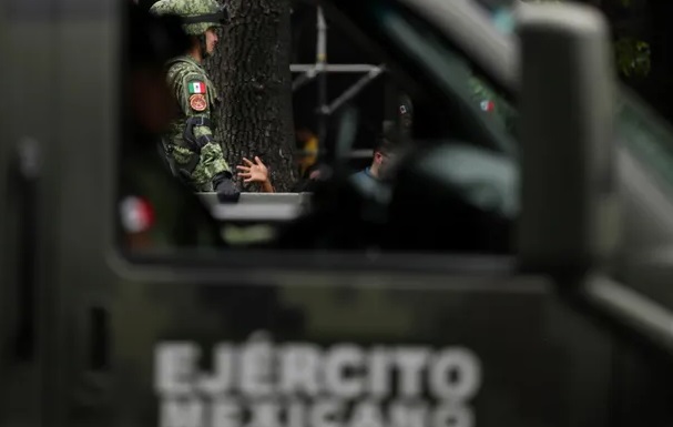 Detienen a 6 personas en Sinaloa con armamento, dinero, drogas y vehículos… uno de ellos blindado