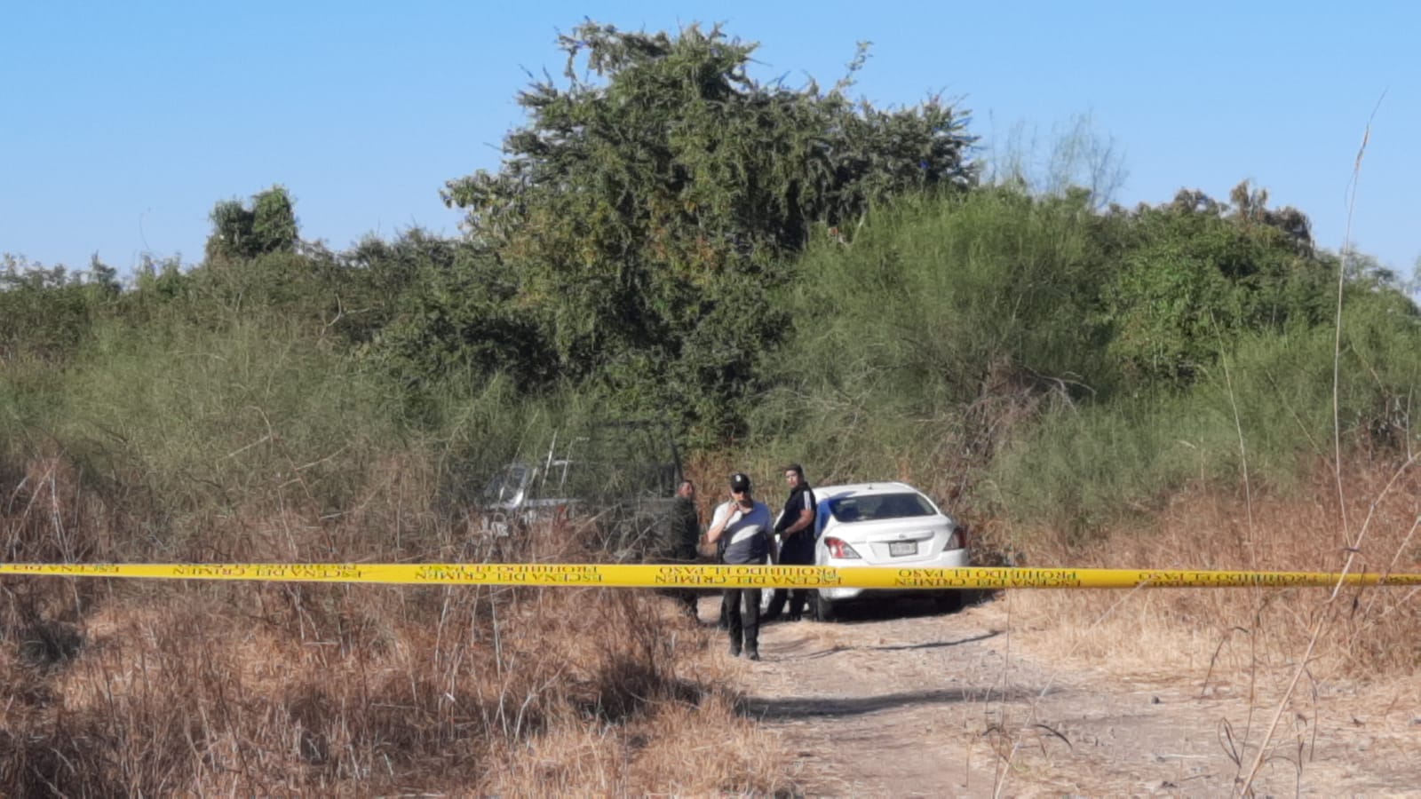 Encuentran asesinadas a dos personas, una de ellas decapitada al poniente de Culiacán
