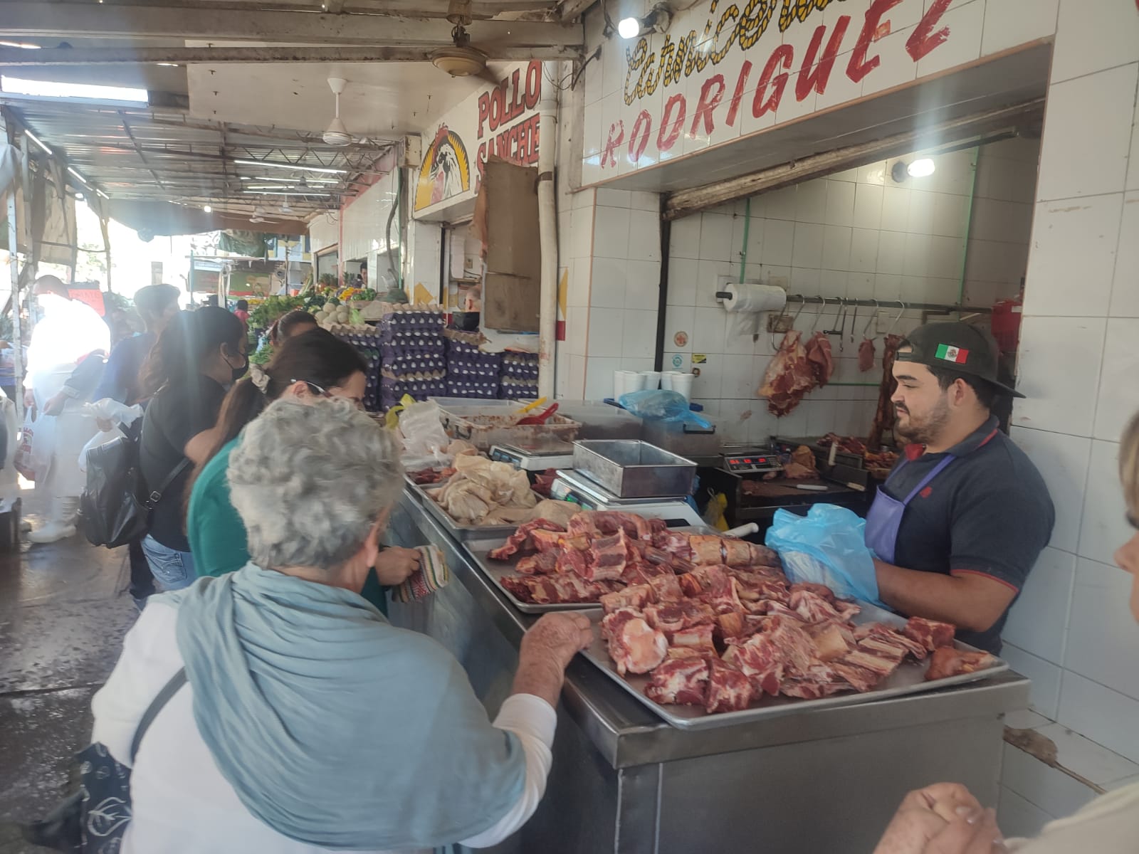 Escasea el menudo para la cena de año nuevo; abasteros recurren a proveedores externos