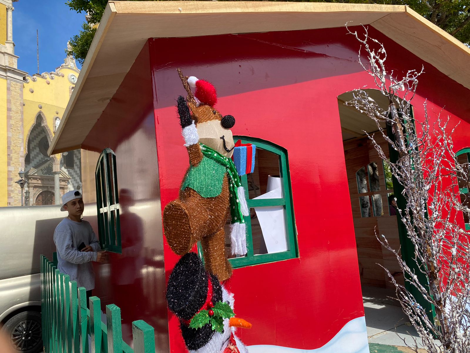 ¡Escriban sus cartas porque habrá regalos! Regresa la Villa de Santa a la Plazuela República en Mazatlán