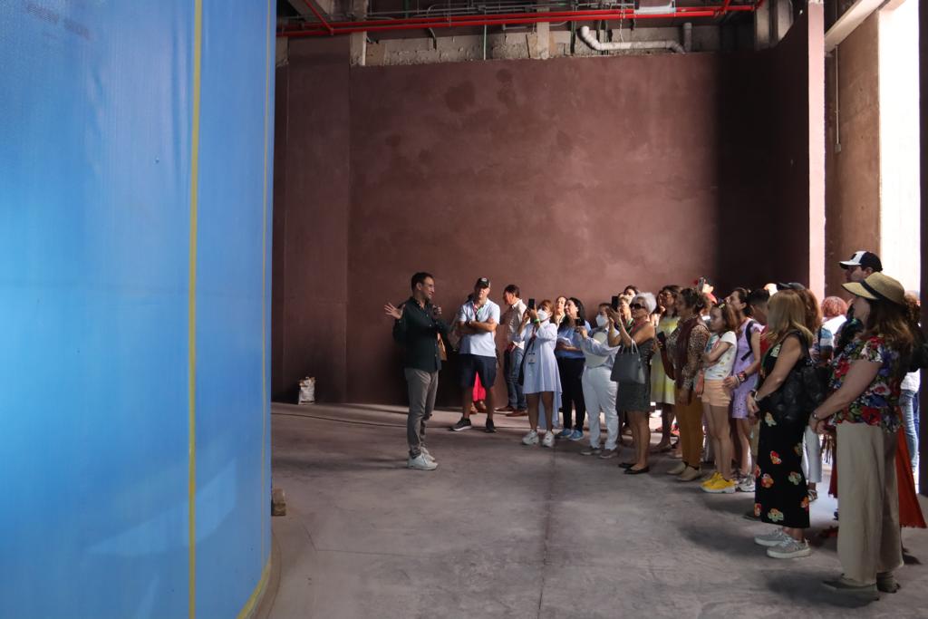 ¡Se pasean! Hoteleros y sus familias recorren el que será el Acuario más grande de Latinoamérica, con sede en Mazatlán
