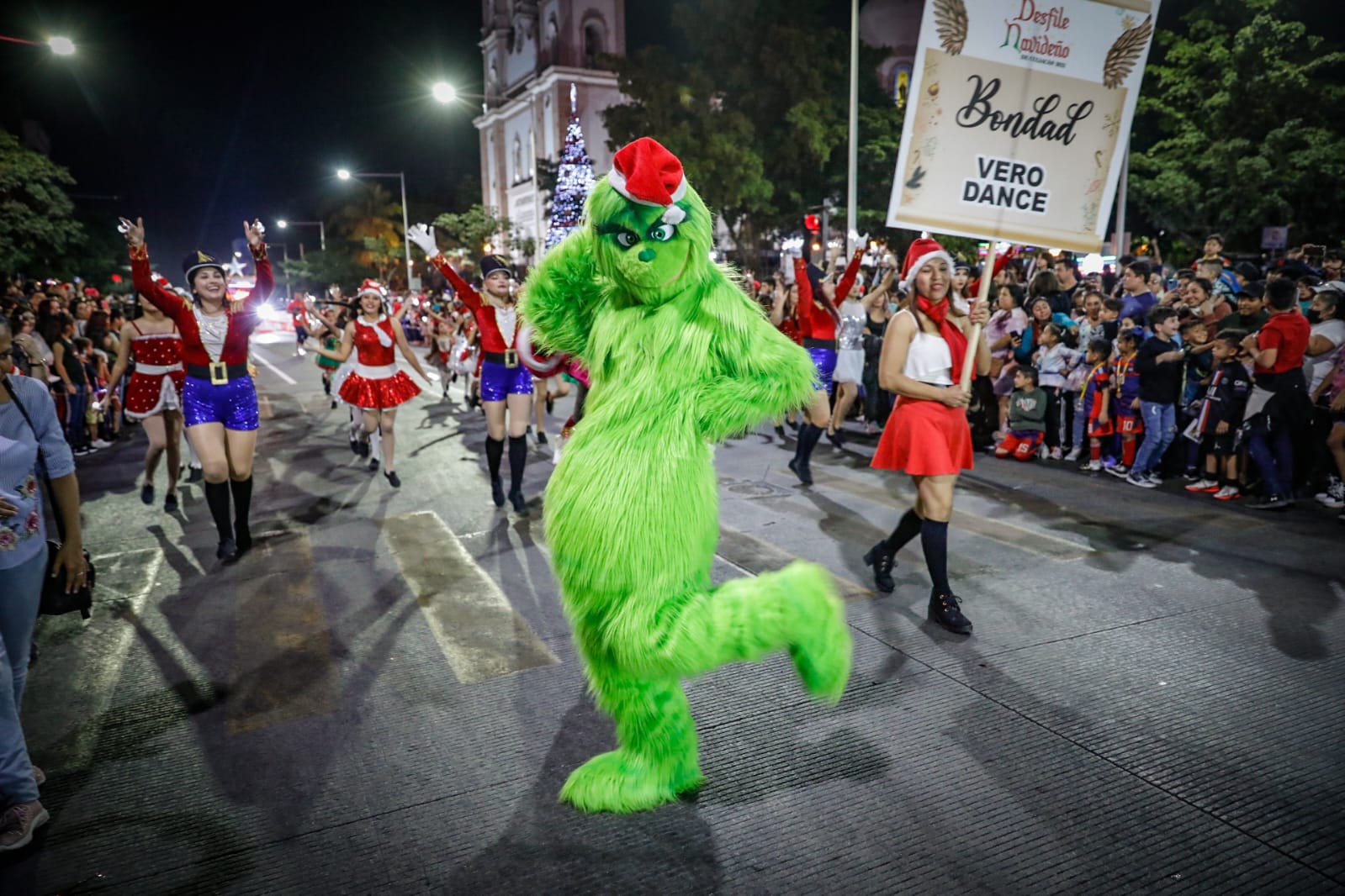 Llegó la magia a Culiacán con el desfile navideño Kuroda