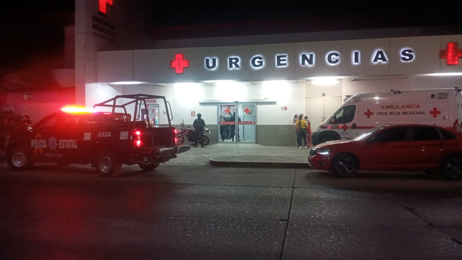 Mujer ingresa de emergencia a Cruz Roja con una herida de bala, en Culiacán