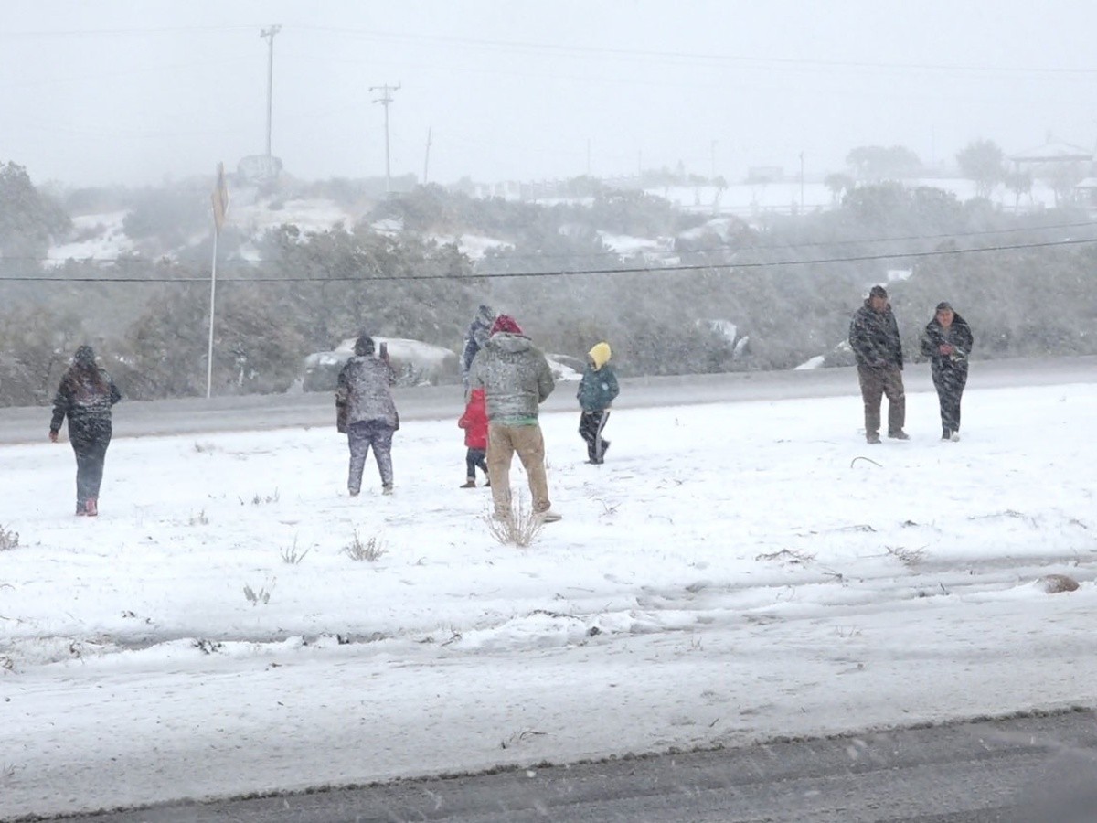 Videos y Fotos: Se cubre de nieve La Rumorosa y otras zonas de Baja California