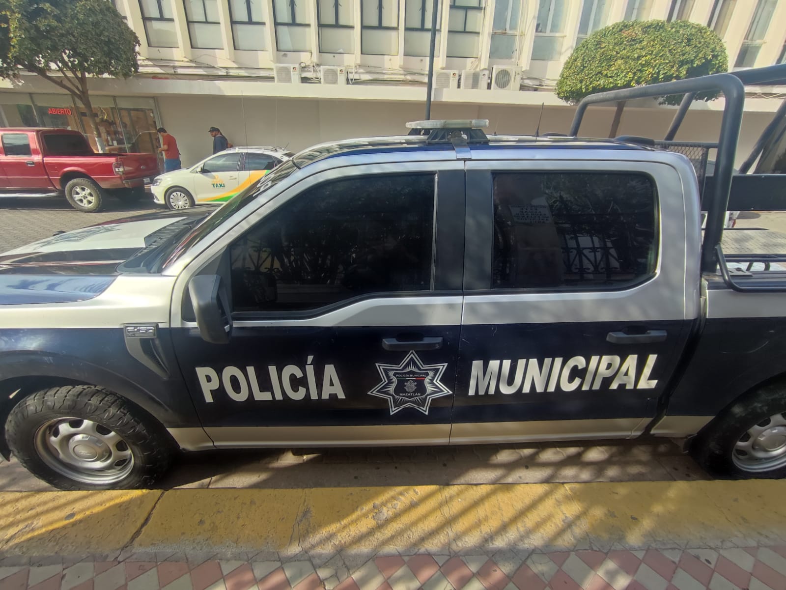 Ni mazatlecos ni policías; van con todo para el retiro del polarizado en vehículos, adelanta Édgar González
