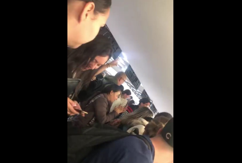 ¡Queremos volar! Zafarrancho en aeropuerto de Culiacán por cancelación de vuelo a Monterrey