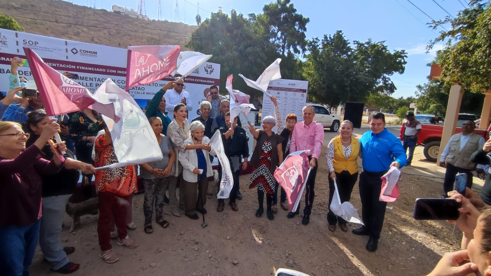 Inicia pavimentación de calles con recursos de regularización de vehículos extranjeros