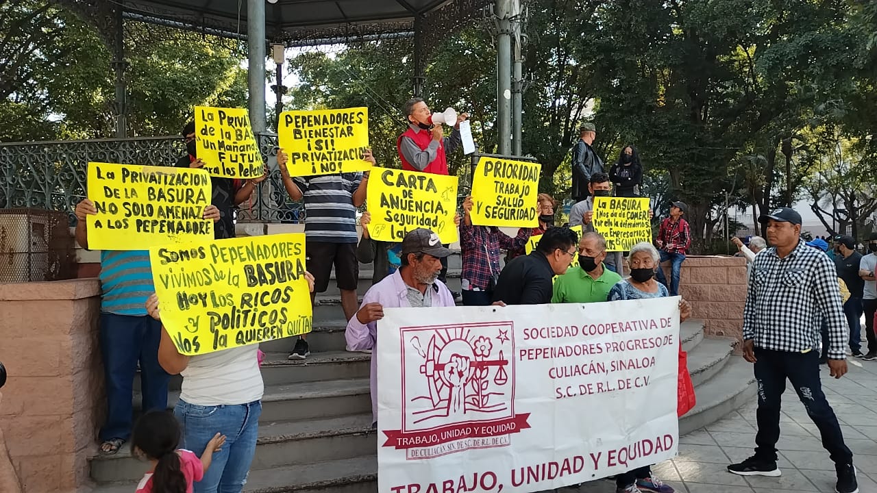 Pepenadores toman las calles, exigen alto a la privatización de la basura en Culiacán