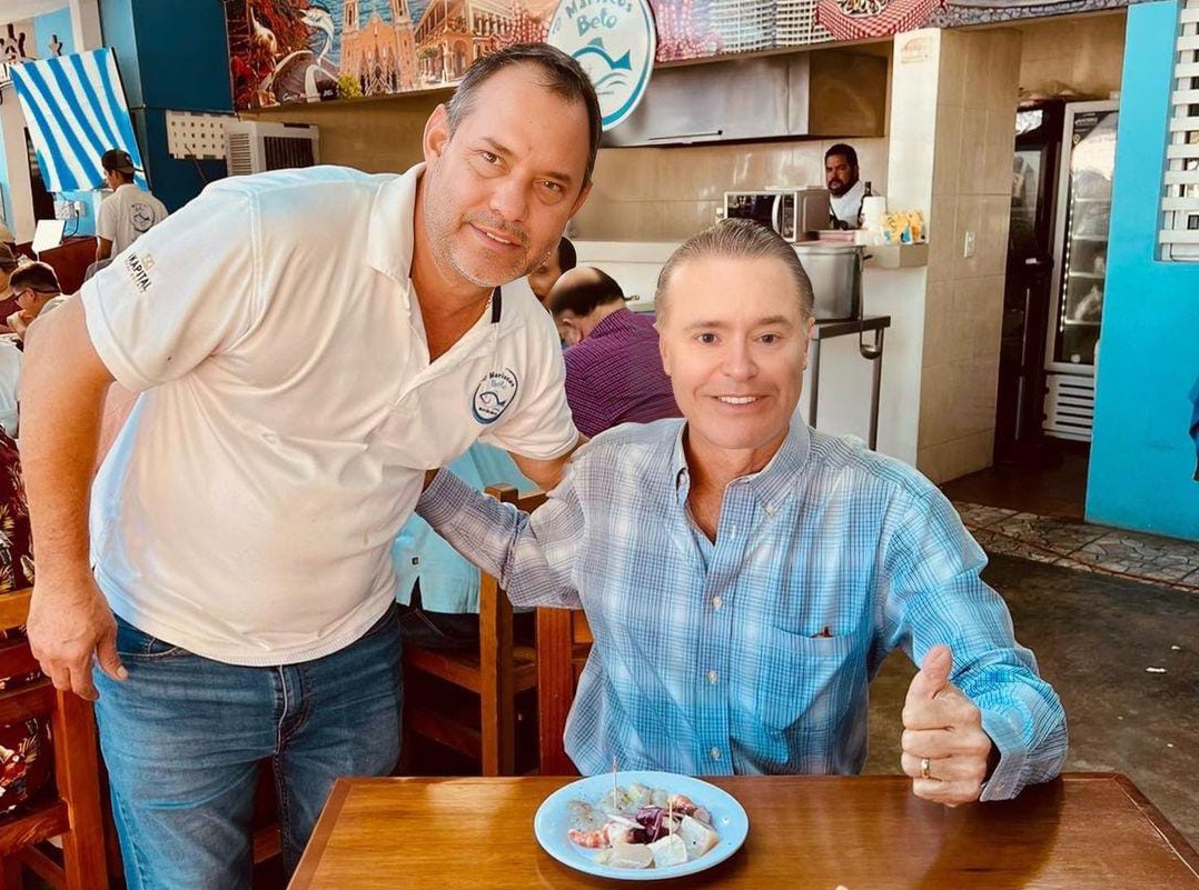 Reaparece Quirino en Mazatlán, el Embajador de México en España se toma unas vacaciones en el puerto