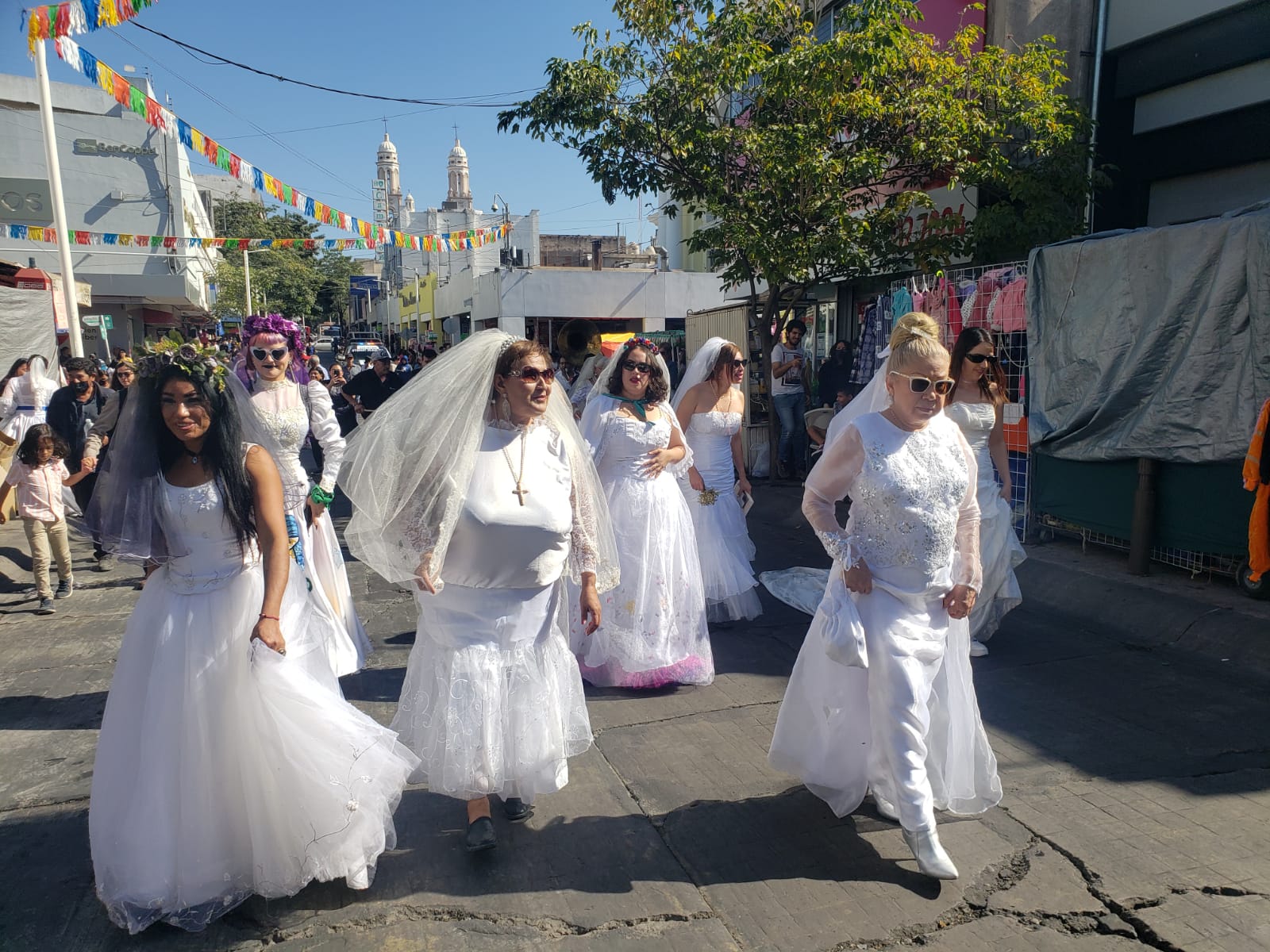 Recorren el Centro Histórico en memoria de La Novia de Culiacán