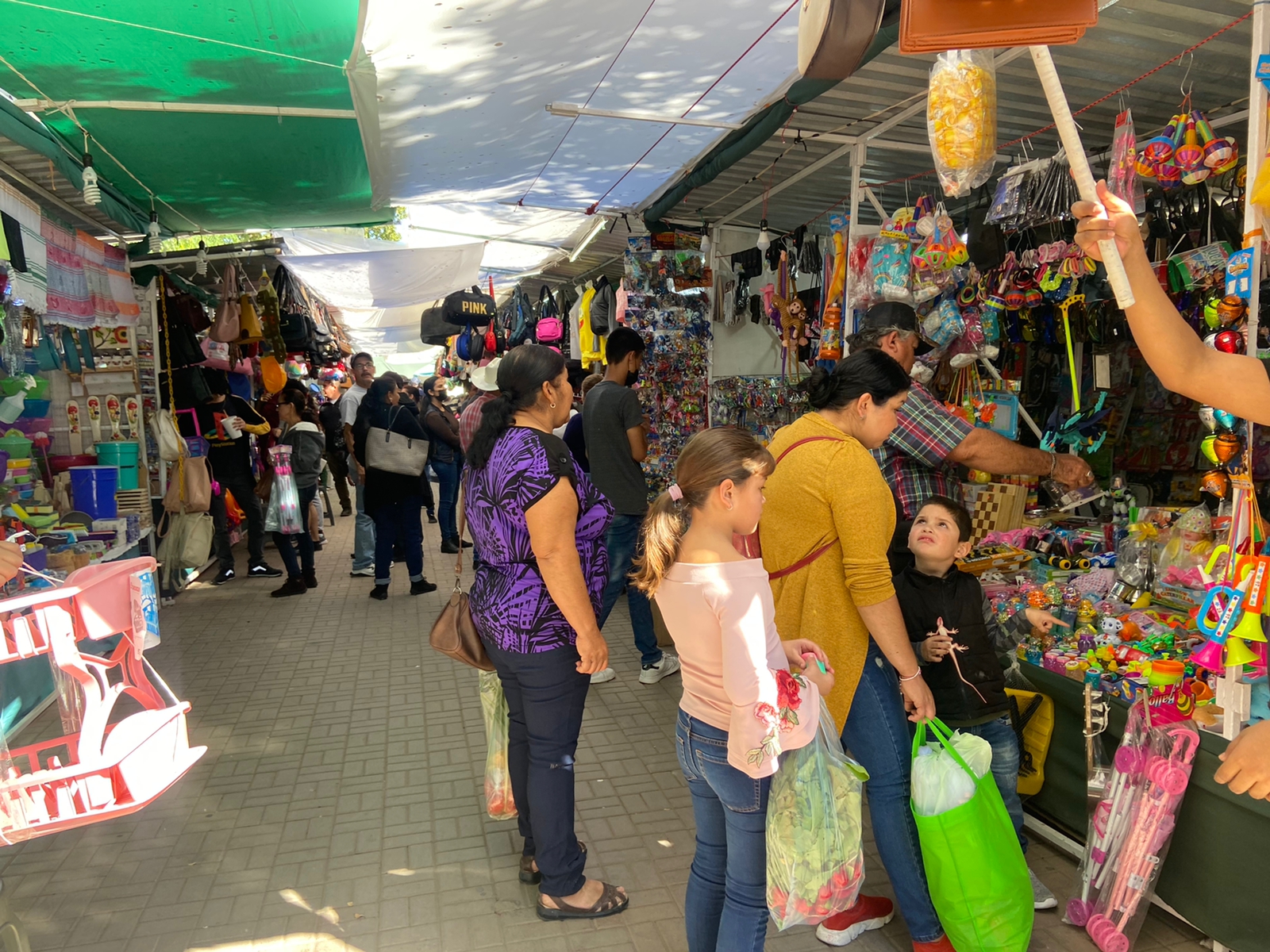 Se abarrota el centro de Guamúchil por las compras navideñas de último momento