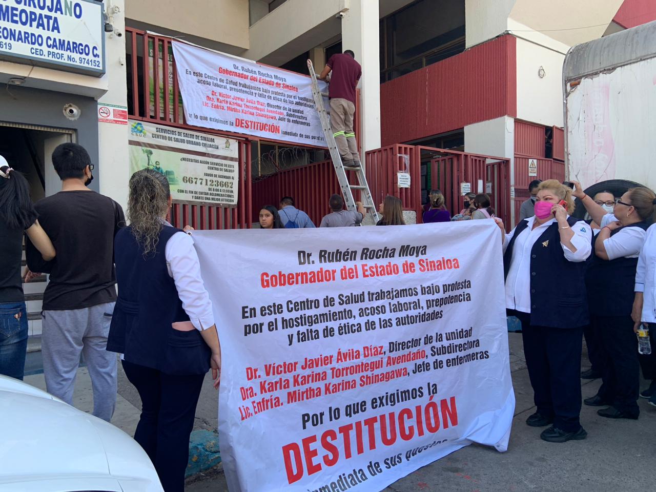 Trabajadores del Centro de Salud se manifiestan; exigen la destitución de su director