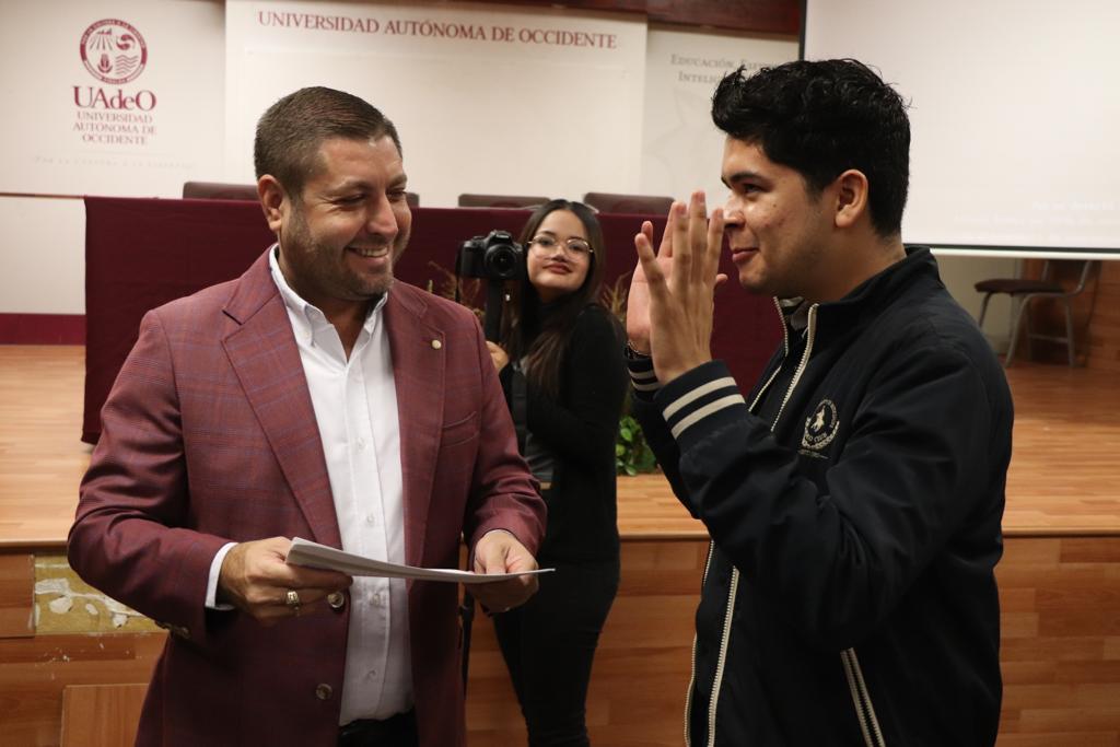 Alcalde de Badiraguato comparte con estudiantes de la UAdeO sus experiencias como presidente municipal