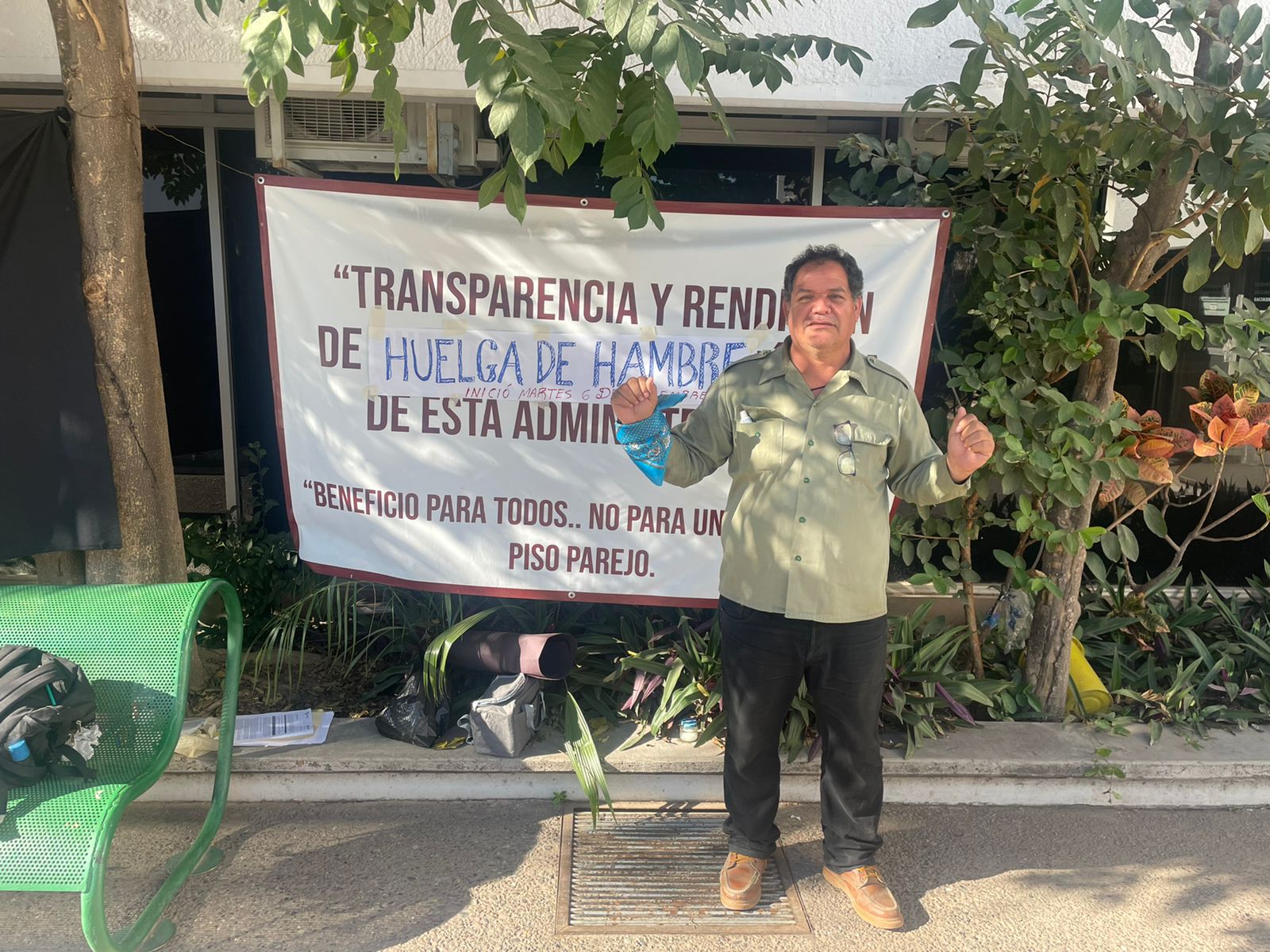 Exdiputado de Morena mantiene huelga de hambre en SEPyC; busca base docente