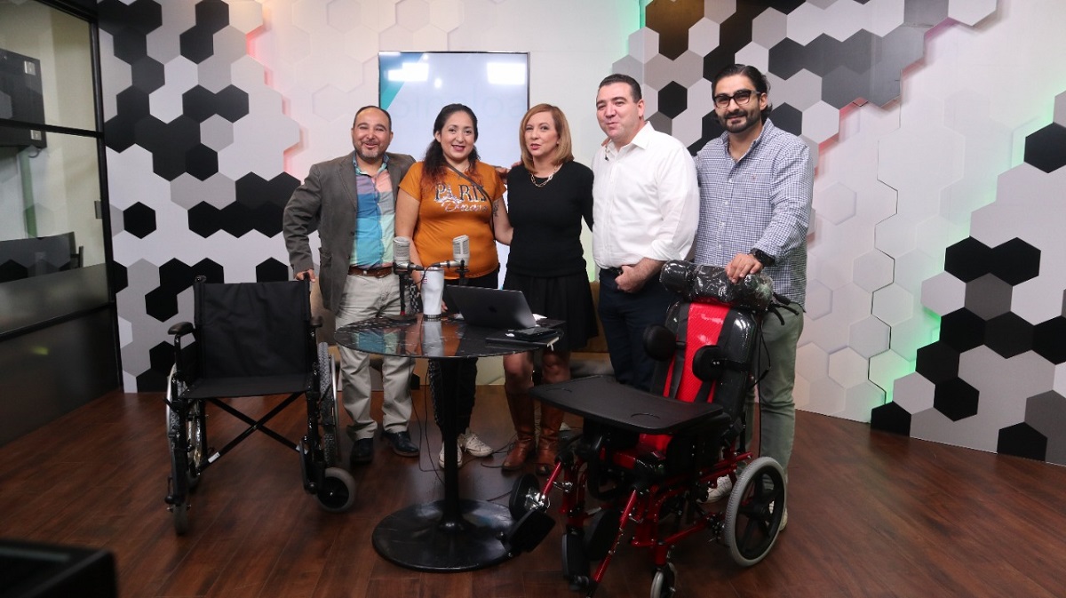 Beneficencia Pública se suma y entrega silla de ruedas para la señora Otilia