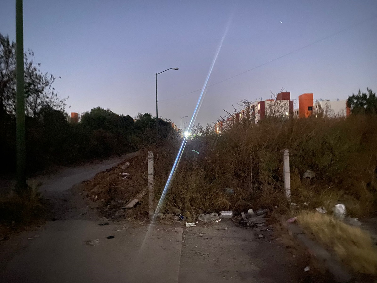 Vecinos de Cumbres del Sur, en Culiacán, llevan más de 10 años sufriendo con los servicios públicos