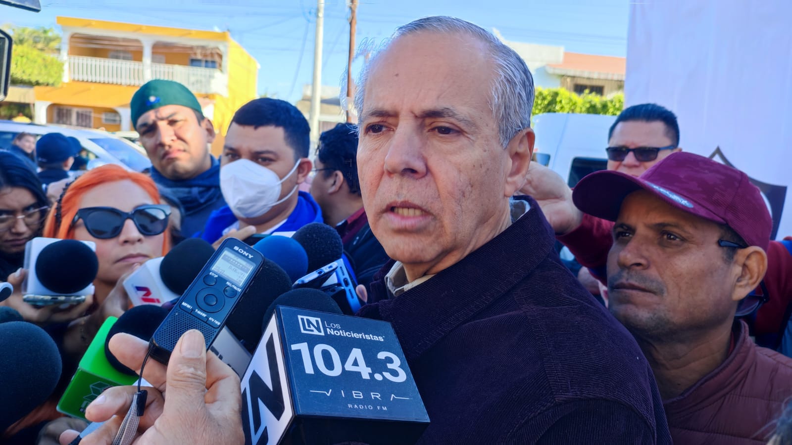 No hay reporte oficial de detención del excomandante Piña y otro policía municipal, en Culiacán: GVL