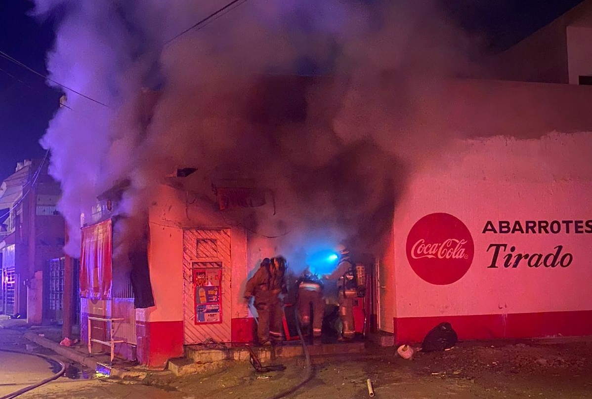 Calcinada queda tienda de abarrotes en la colonia Francisco Villa, en Mazatlán