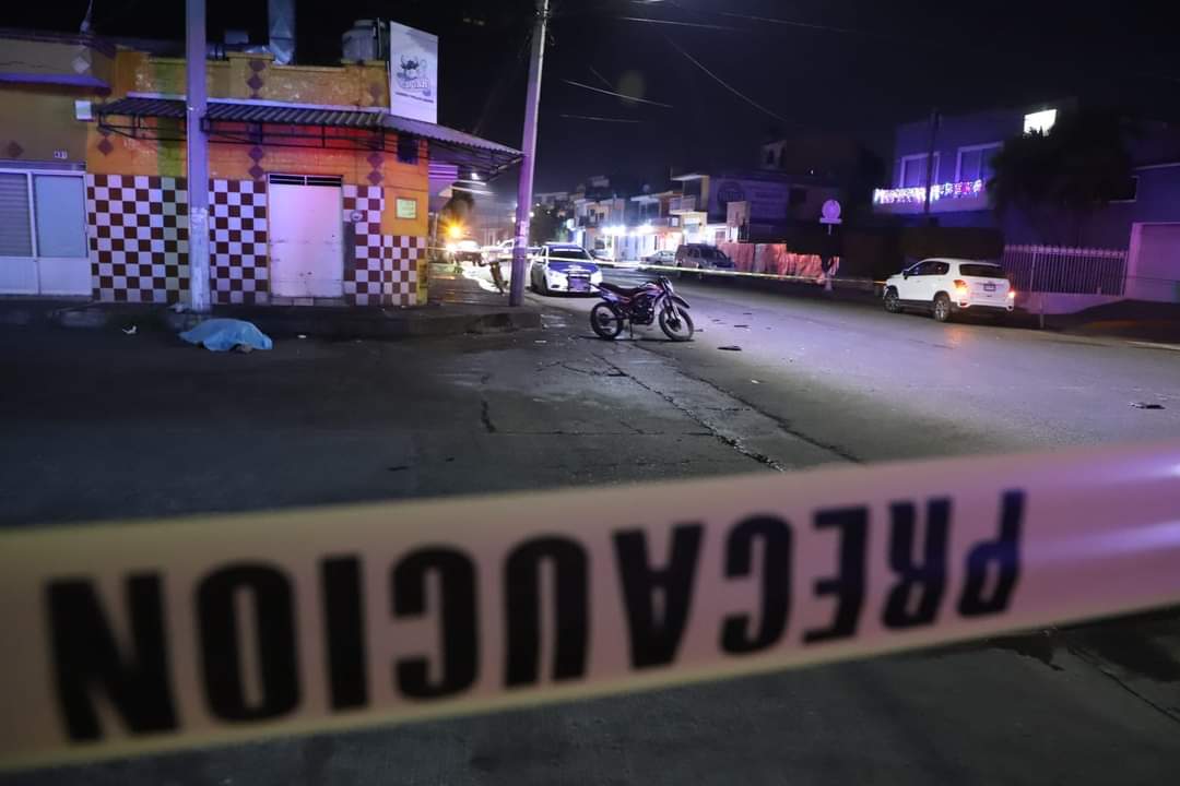 Joven motociclista fallece tras impactarse contra camioneta en Mazatlán