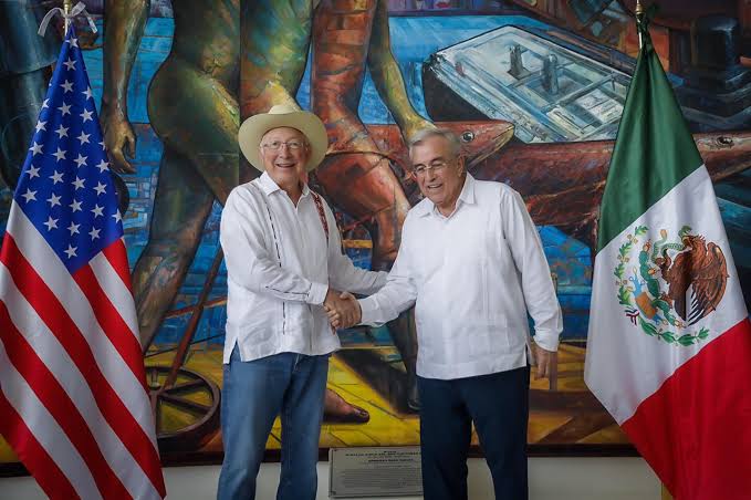 Regresa Ken Salazar; se reunirá en Mazatlán con gobernadores para analizar el ‘warning’