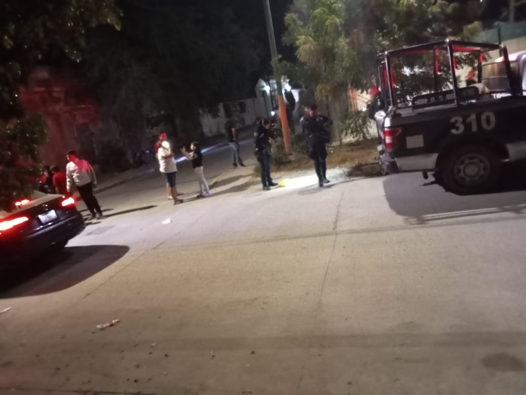 Le truena un ‘cuete’ en la mano a niña de Villa Unión; vecinos ayudan a encontrar su dedito