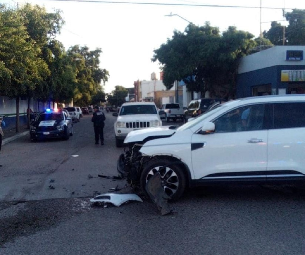Mujer se pasó un alto y provoca un choque en el Centro de Guasave | Los ...