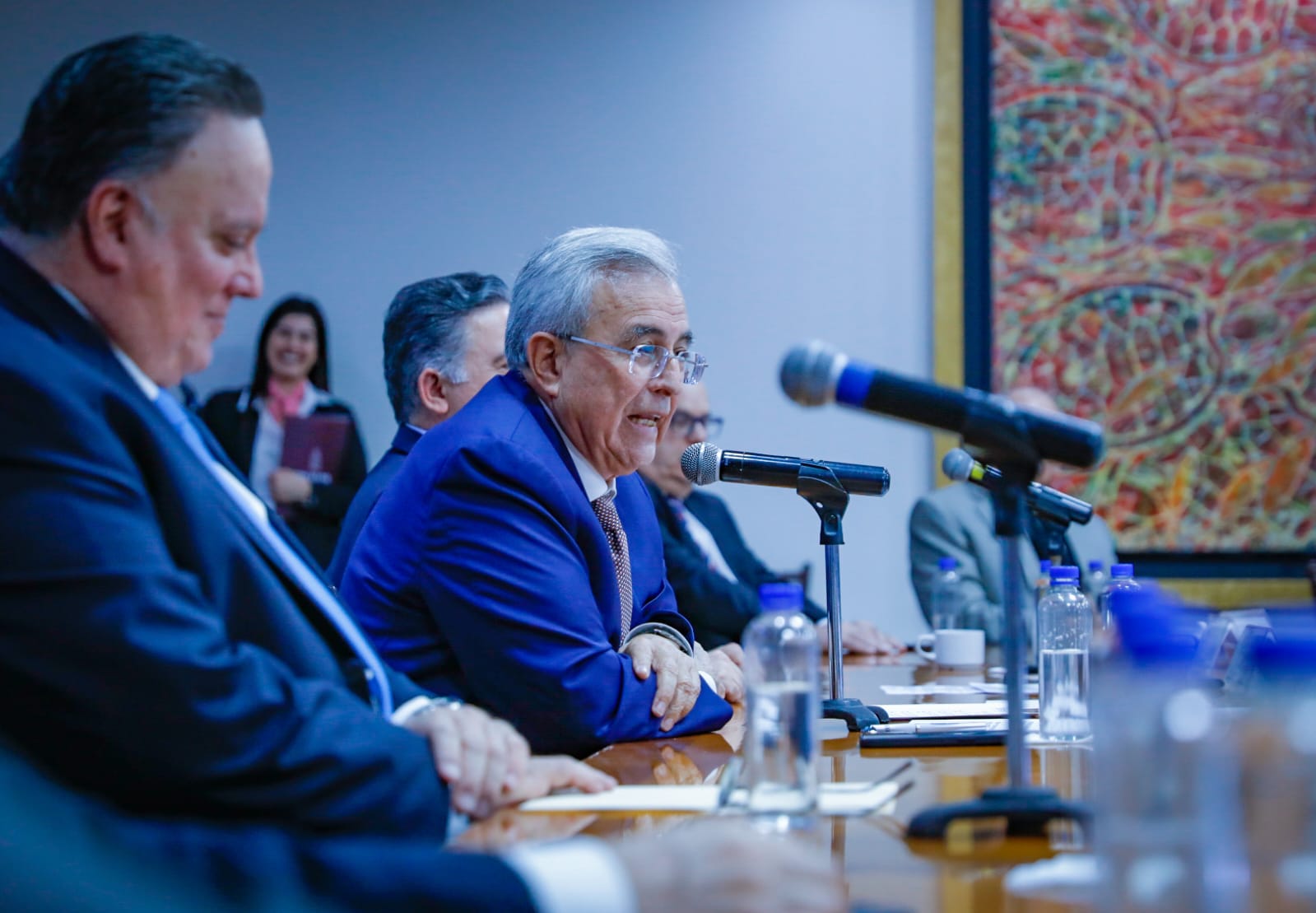 Recibió Rocha 72 mil pesos de aguinaldo; al menos 10 maestros jubilados recibieron más de 200 mil