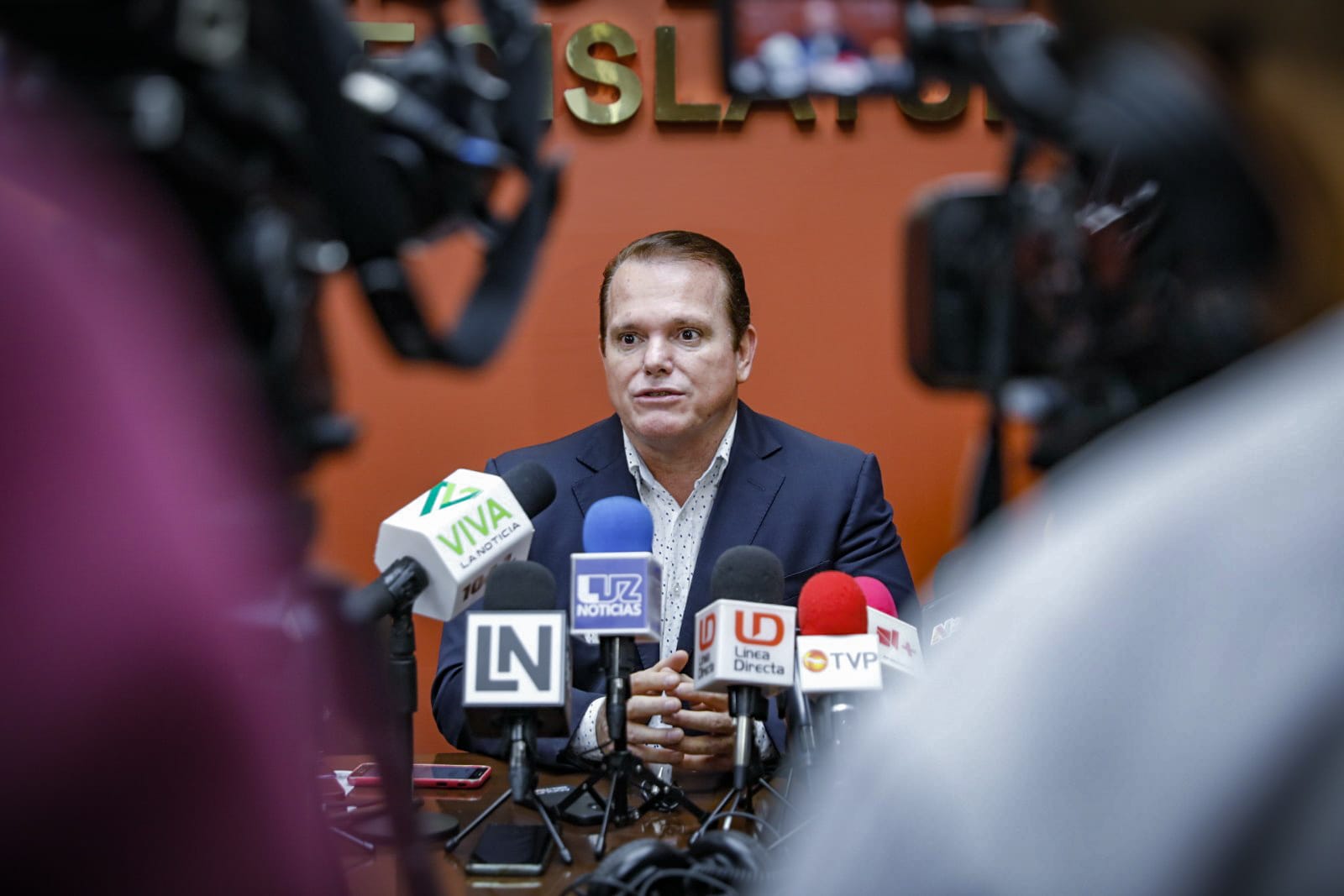 “No escarmientan”: diputado reprueba que alcaldes sigan con uso irregular de los recursos pese a juicios contra Estrada y ‘El Químico’