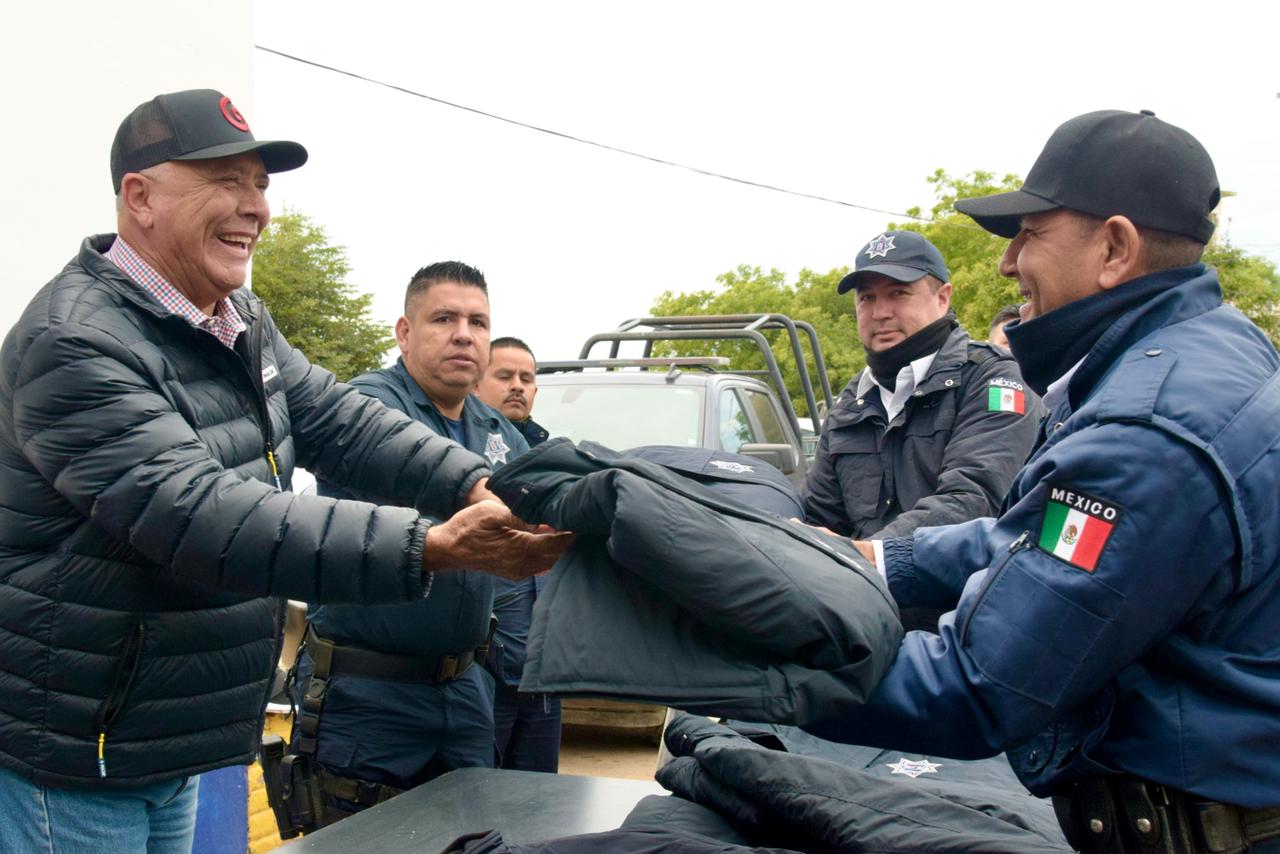 Alcalde Gildardo Leyva entregó equipamiento a elementos de Seguridad Pública