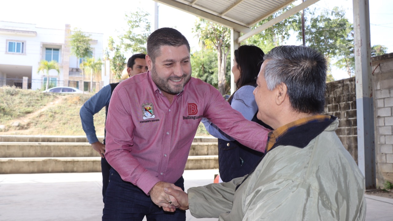 Alcalde de Badiraguato continúa gestionando beneficios para las familias del municipio