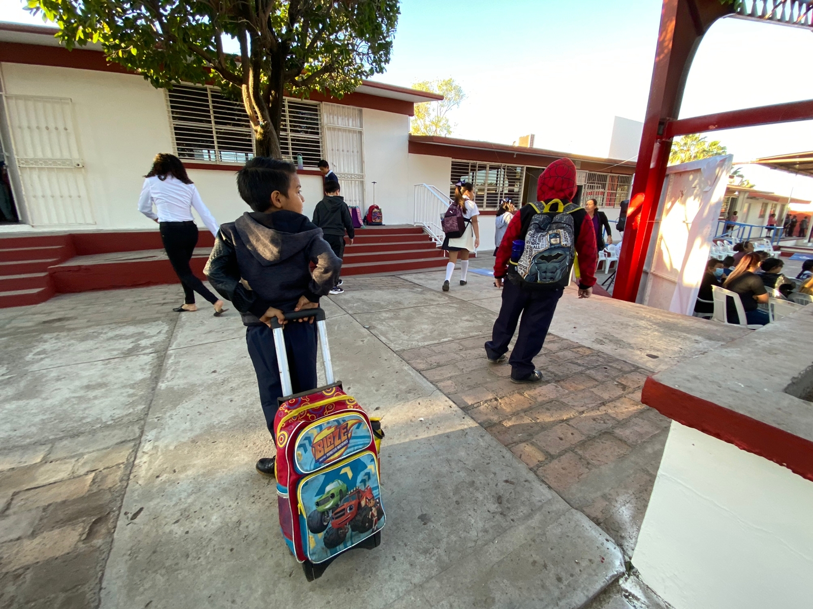 Suma Bienestar y Desarrollo Social 96 peticiones para apoyar a escuelas en Mazatlán