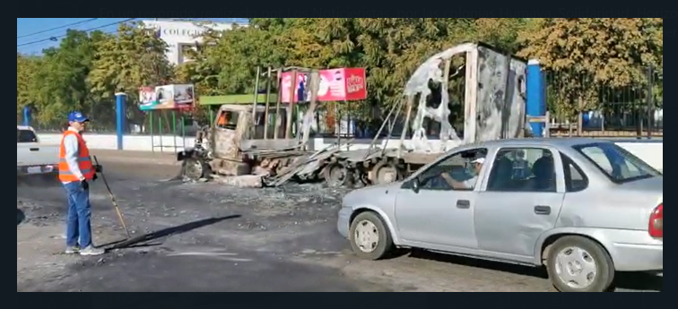 Aseo y Limpia colabora para liberar vialidades ‘taponeadas’ durante ‘Culiacanazo’