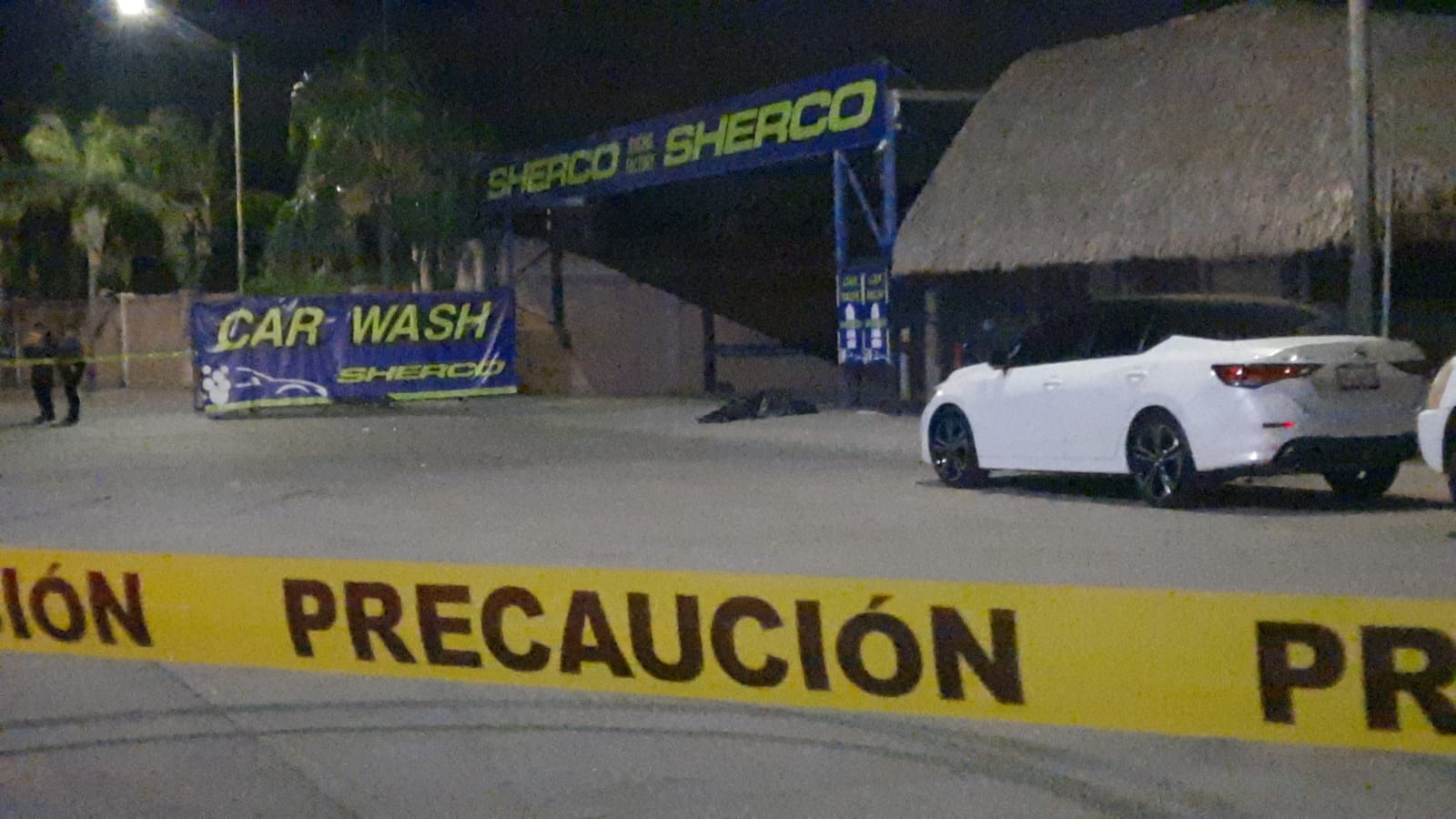 Asesinan a balazos a un hombre afuera de un autolavado en la Isla Musala, en Culiacán