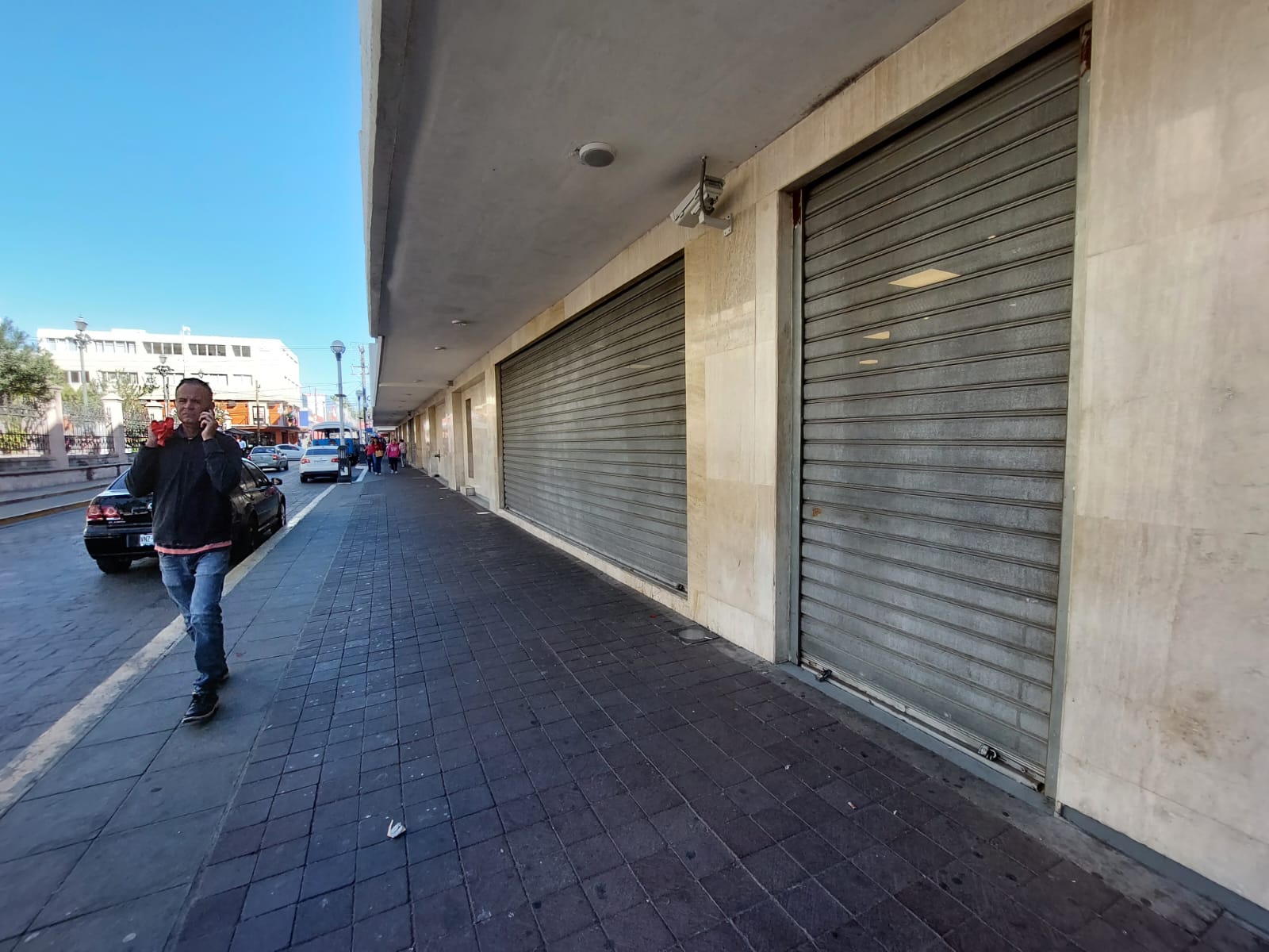Bajan cortinas centros comerciales en Mazatlán, tras ataques en la ciudad