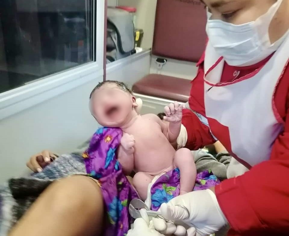 No alcanzó a llegar al hospital; bebé viene al mundo en ambulancia de la Cruz Roja en Guasave