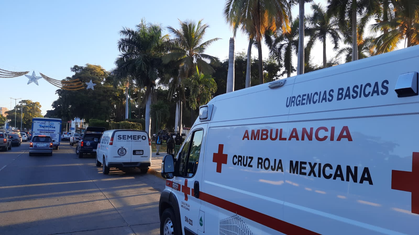 Llevan ambulancias de Cruz Roja a Jesús María en caravana del Bienestar, pero no hallaron heridos que atender