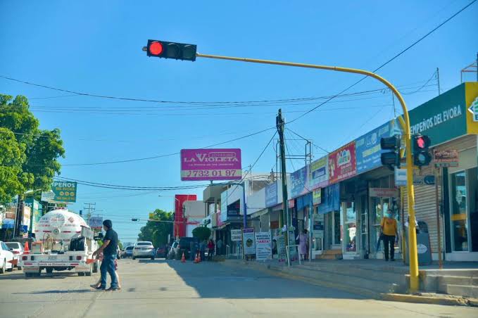 Buscan concientizar a los peatones a respetar los altos y semáforos; los adultos son los que más cometen estas faltas