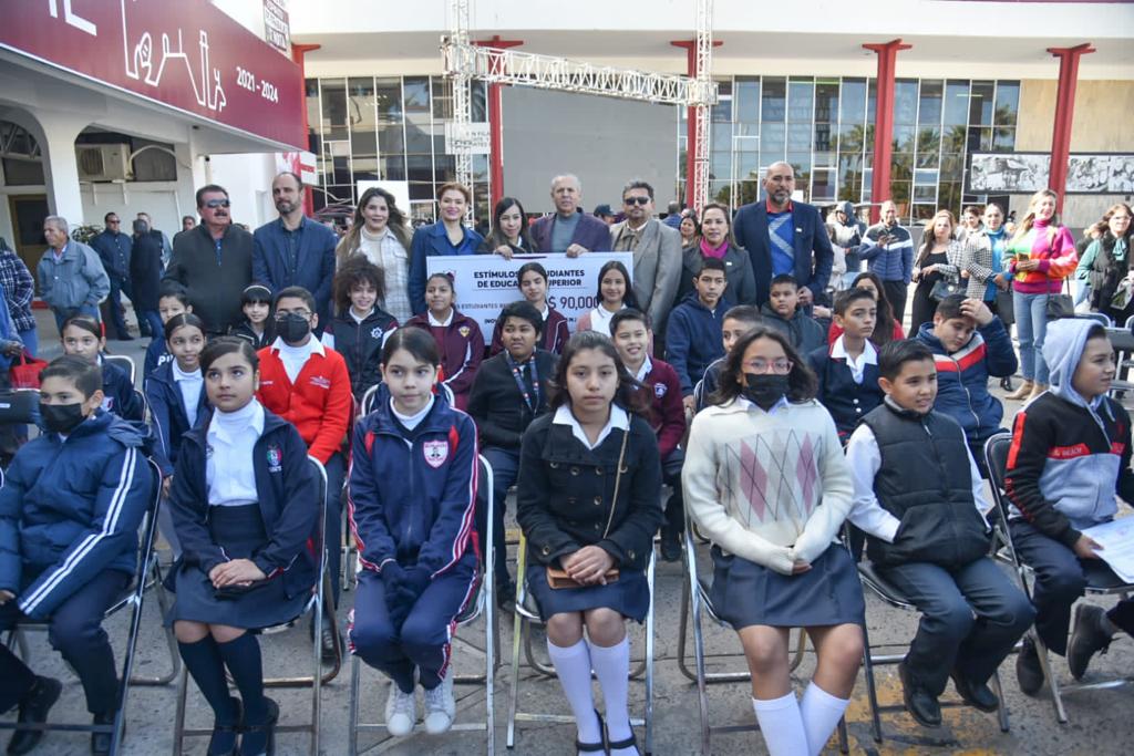 “La educación es lo más valioso que podemos heredar a nuestros niños”: Gerardo Vargas
