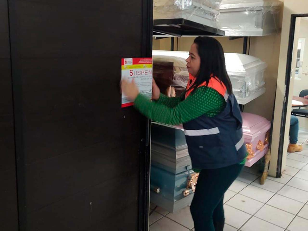 Clausuran embalsamado en funeraria acusada de verter sangre al drenaje en Guasave; no tienen contrato con empresa recolectora de residuos