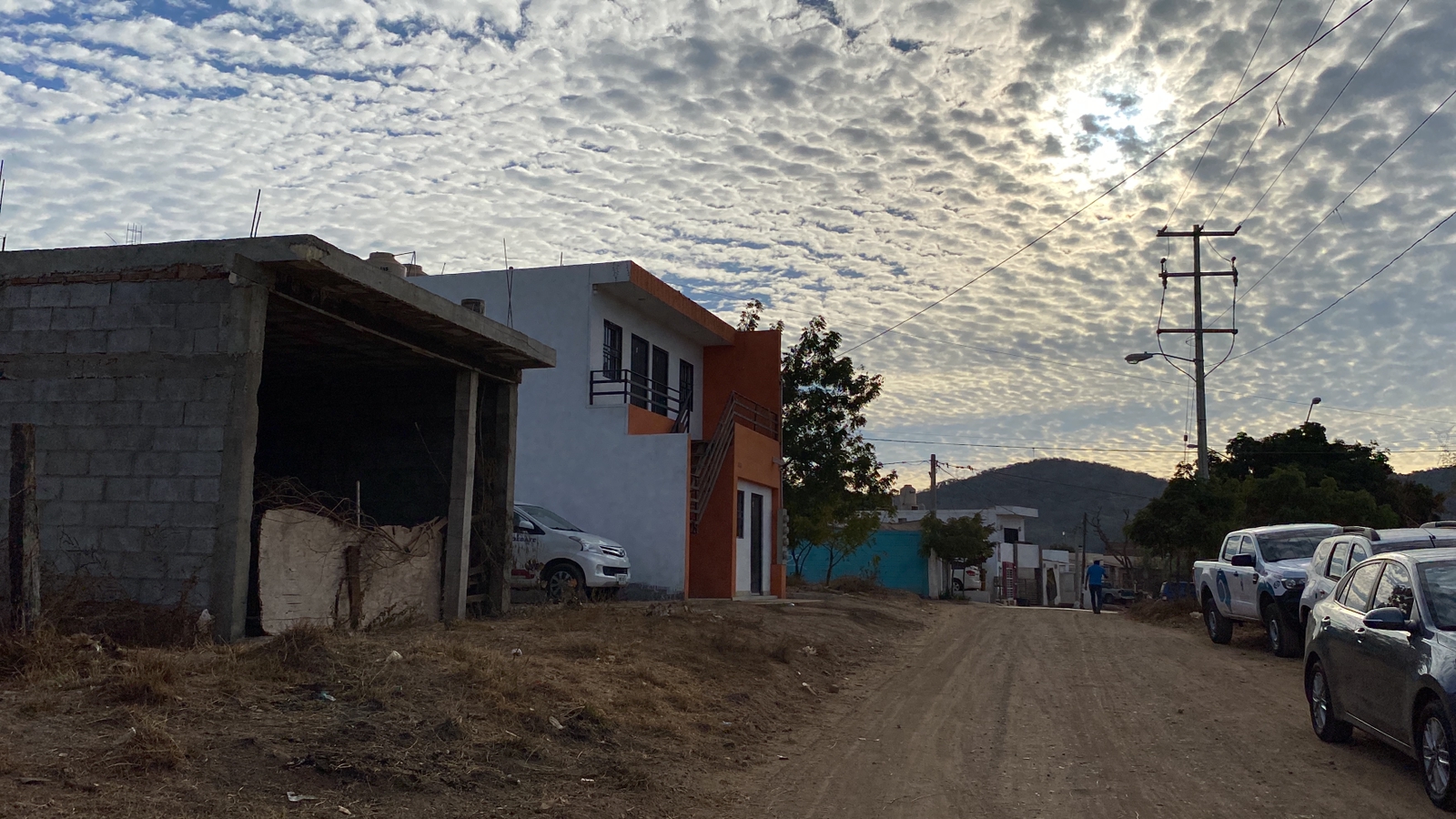 Vecinos de la Ampliación Universo se sienten en el abandono; gobierno municipal se compromete a brindarles justicia