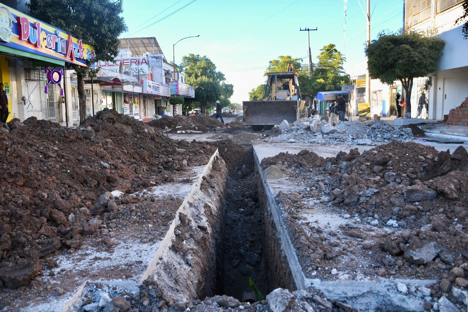 Con una inversión de 580 mil pesos sustituyen red de drenaje en la colonia Centro