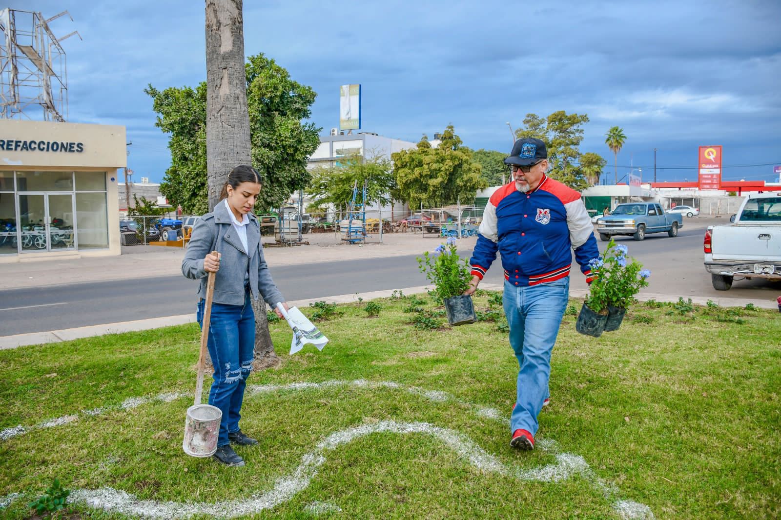 Continúa el embellecimiento de espacios públicos en Salvador Alvarado