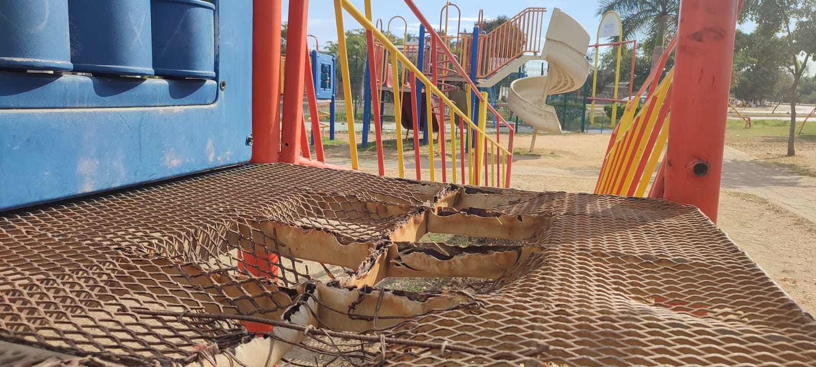 Protección Civil encuentra daños y falta de mantenimiento en parque de Mazatlán