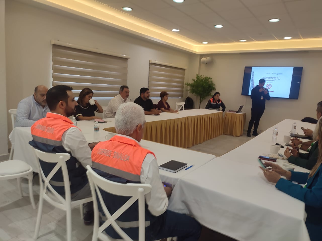 Darán margen a restauranteros, bares y hoteles de Mazatlán para alinearse a la Ley Antitabaco