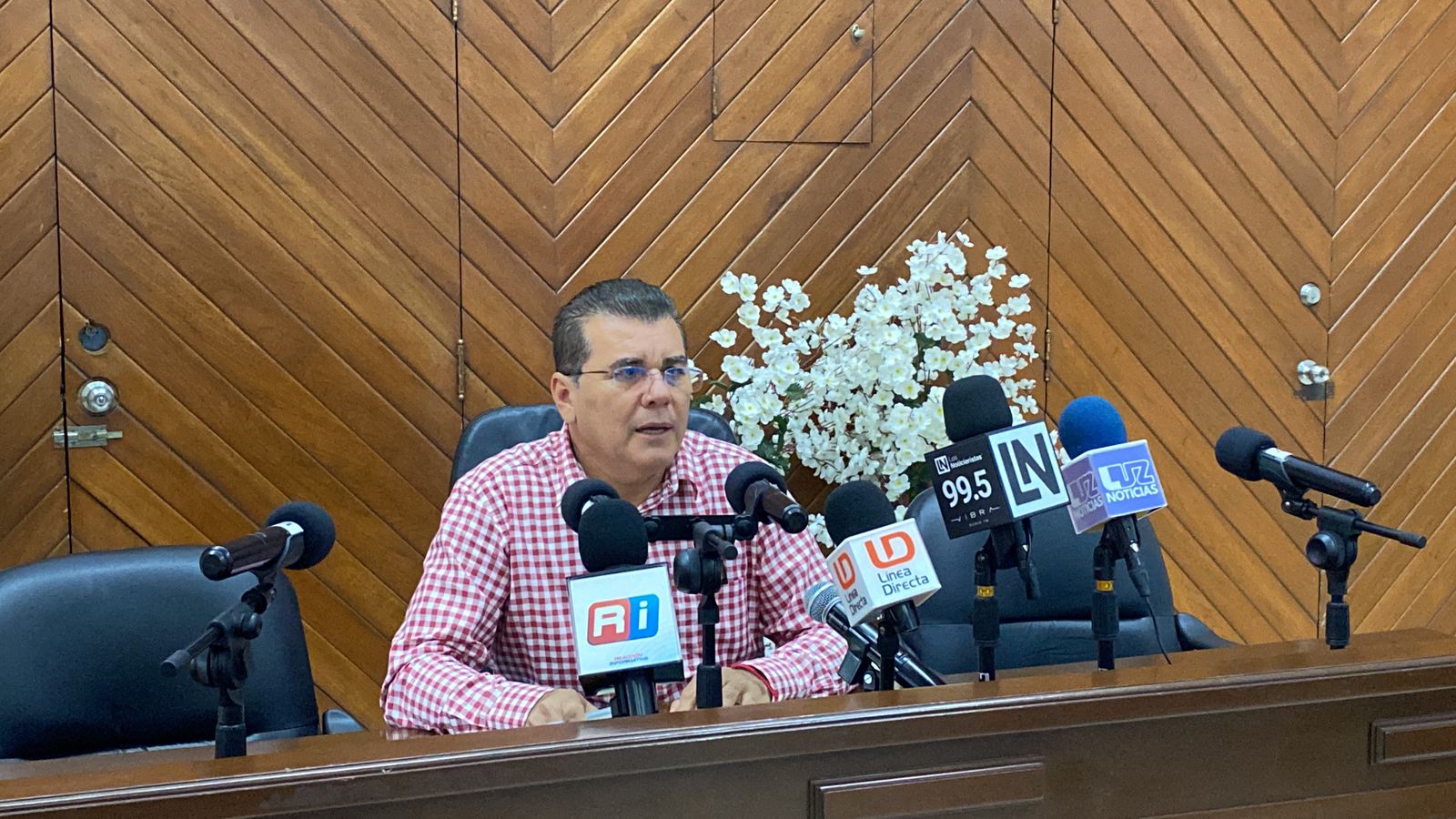 Expresa sus condolencias alcalde de Mazatlán a familiares del exgobernador Jesús Aguilar Padilla