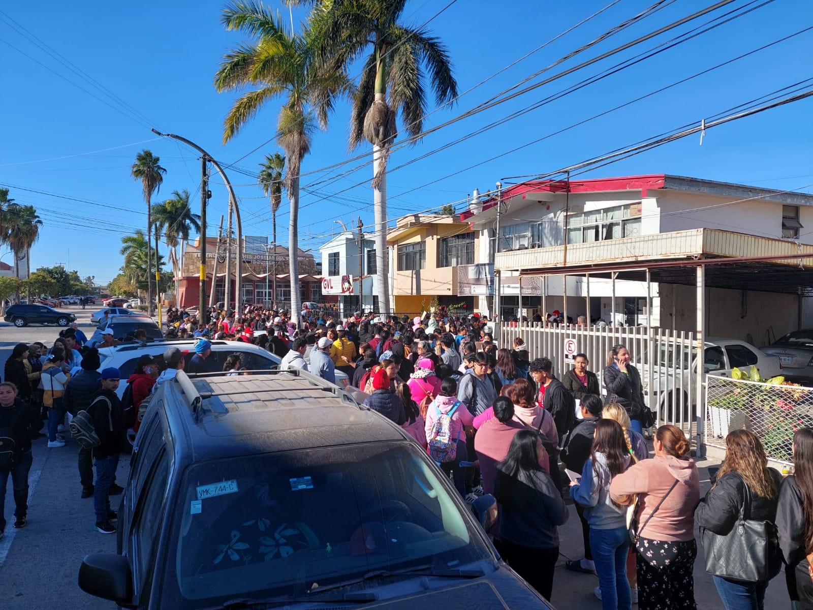 El colmo, se descomponen impresoras en oficina donde jóvenes tramitan la beca Benito Juárez en Los Mochis