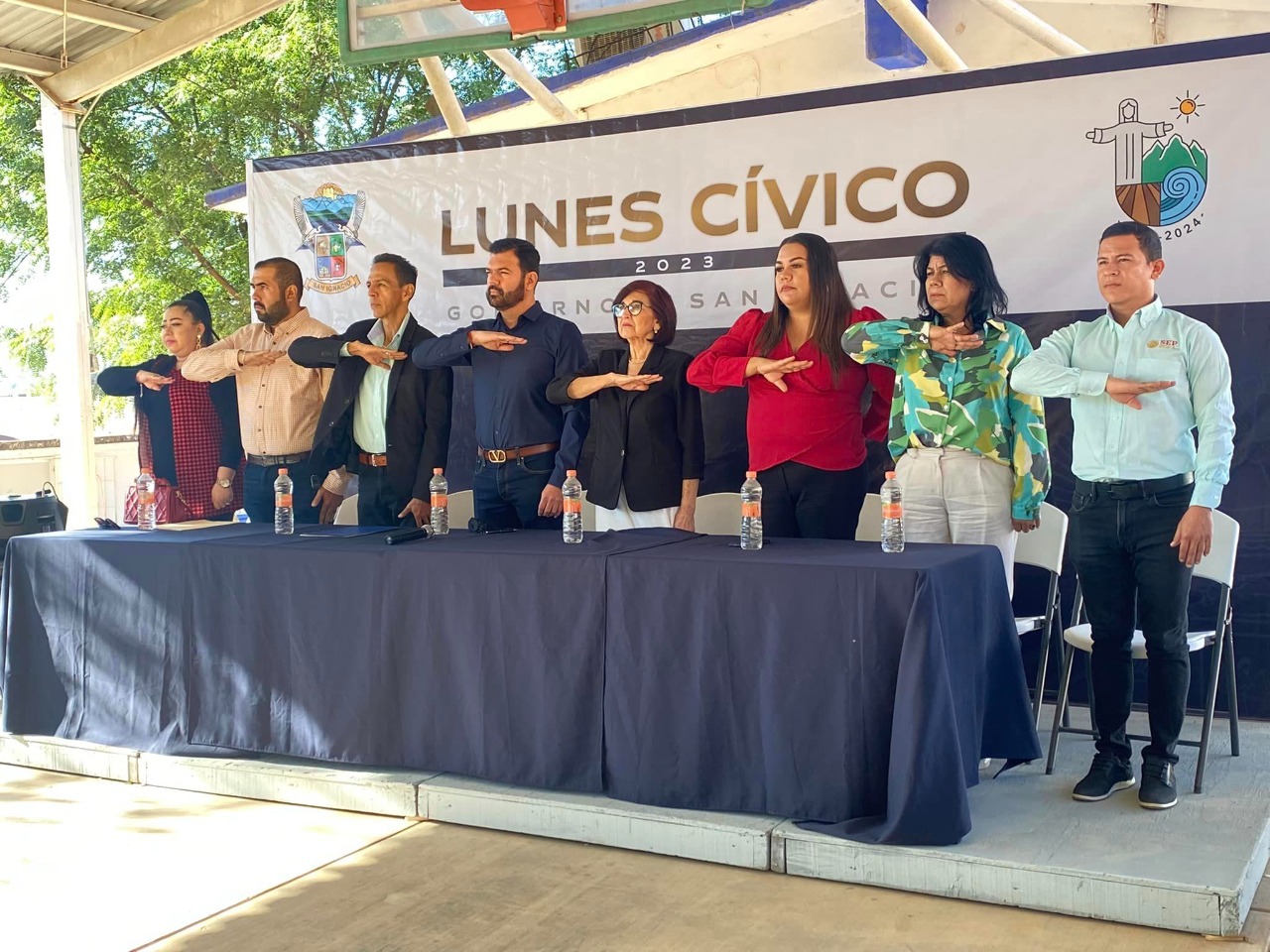 En San Ignacio, regresaron a clases con todo y Lunes Cívico