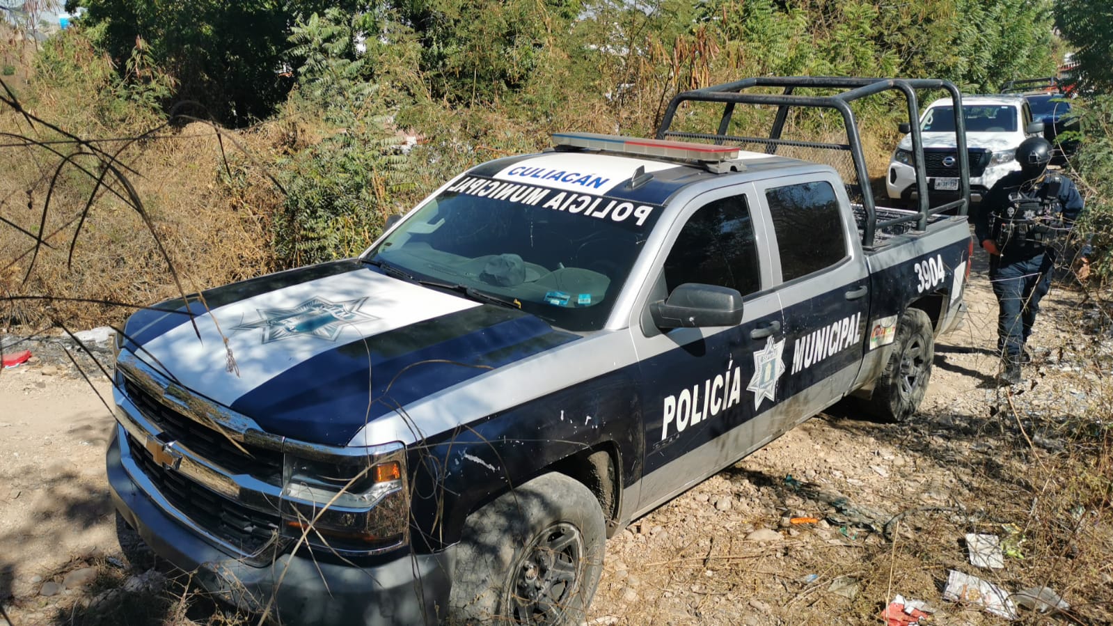 En plena actividad escolar, encuentran hombre asesinado a espaldas de secundaria de Culiacán