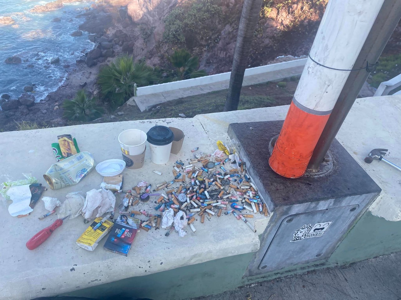 Entra en vigor reforma a la Ley Antitabaco en México y en Mazatlán retiran en zona de playa 3 mil colillas de cigarro